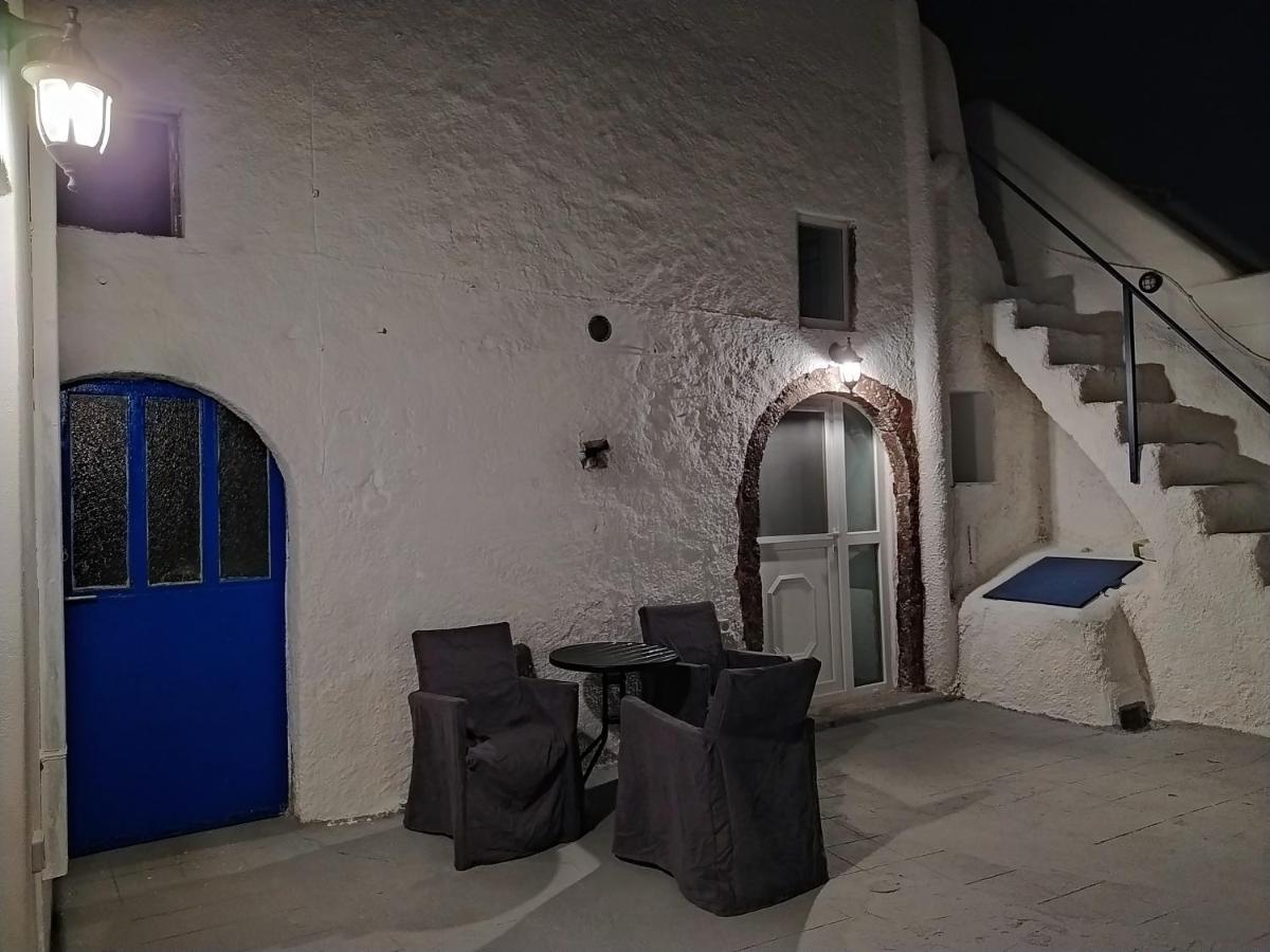 Mentoras' Complex Emporio (Santorini)
