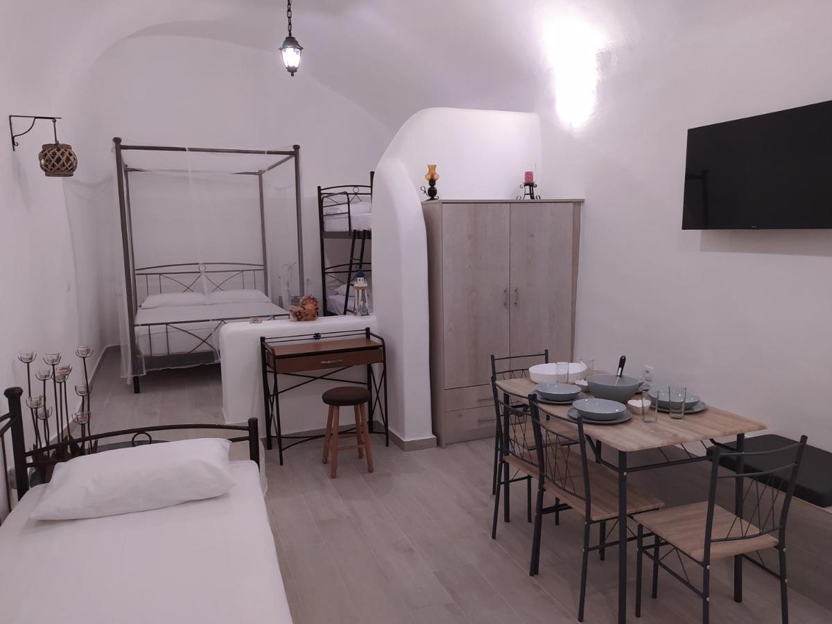 Apartment Mentoras' Complex Emporio (Santorini)