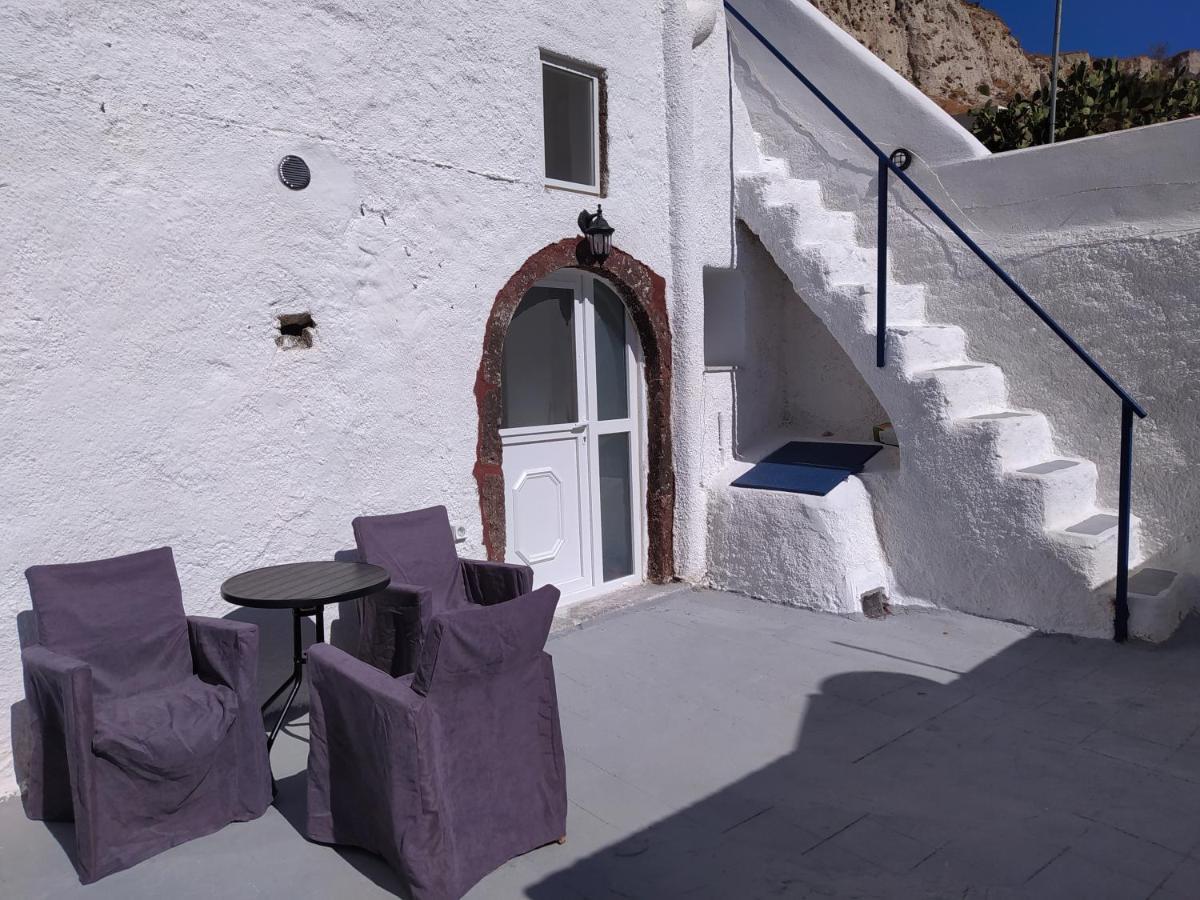 Mentoras' Complex Emporio (Santorini)