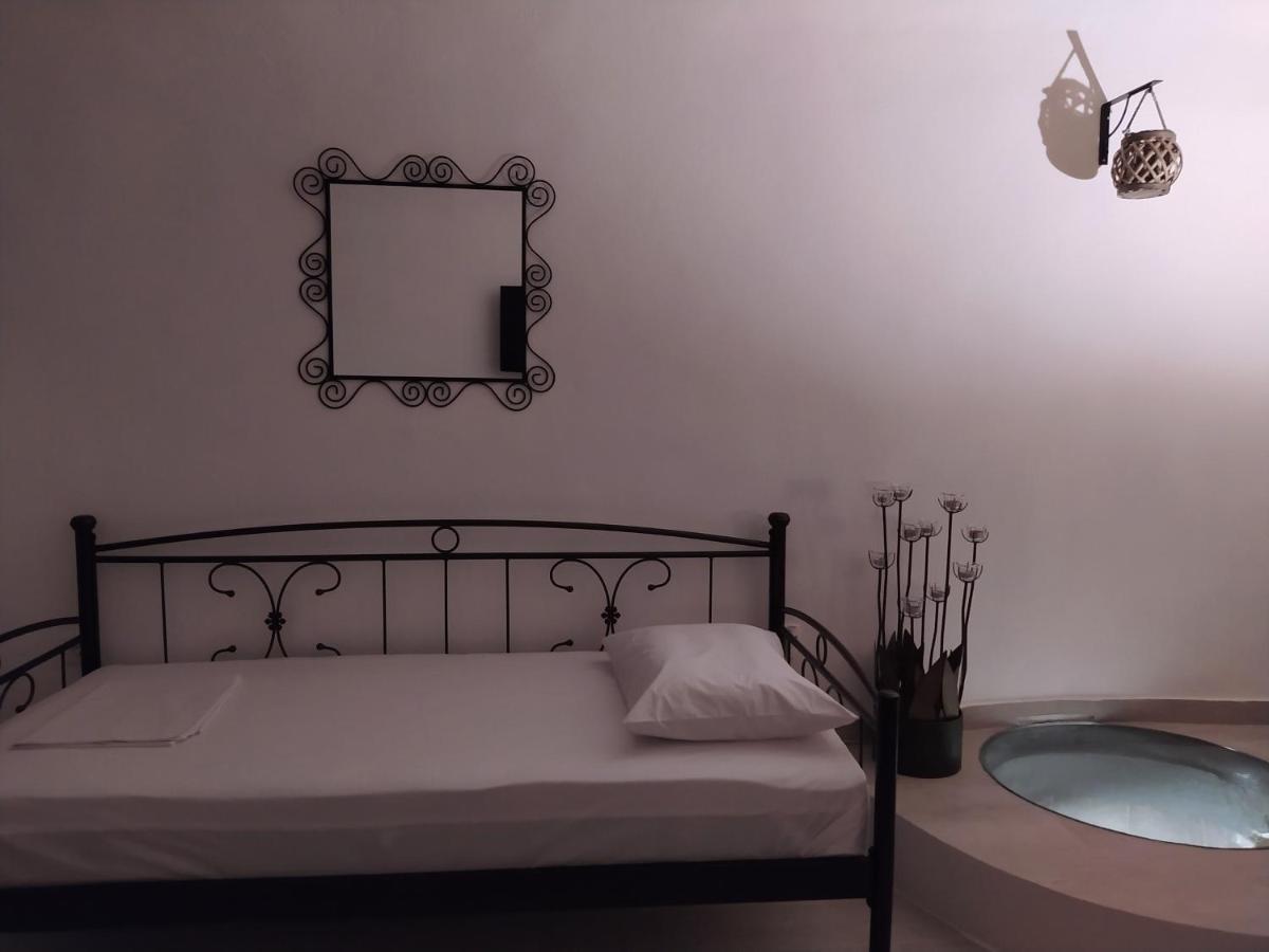 Apartment Mentoras' Complex Emporio (Santorini)