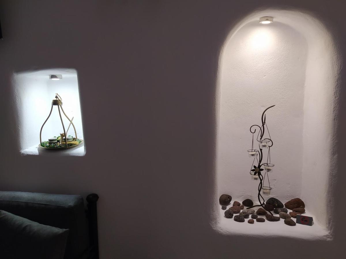 Mentoras' Complex Apartment Emporio (Santorini)