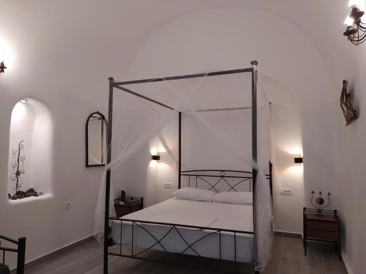 Mentoras' Complex * Emporio (Santorini)